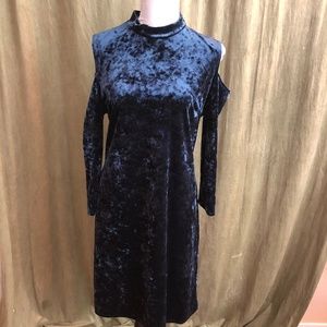 New 📌 Misia Comfy Open Shoulder Velvet Shift Dress
